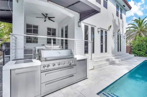 2143 N Bay Road Miami Beach FL 33140