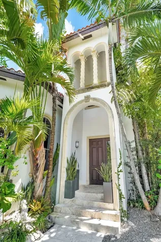 2143 N Bay Road Miami Beach FL 33140