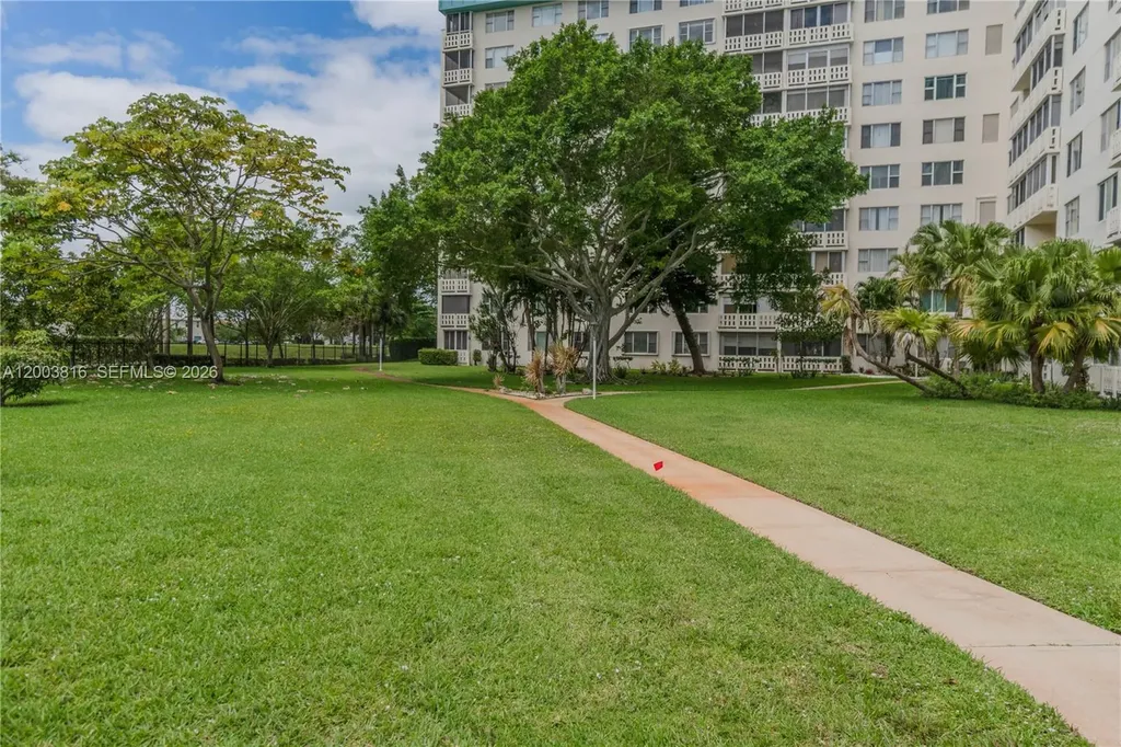4330 Hillcrest Drive Hollywood FL 33021