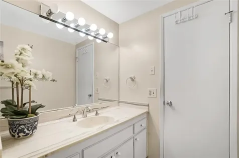 4330 Hillcrest Drive Hollywood FL 33021