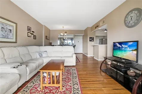 4330 Hillcrest Drive Hollywood FL 33021