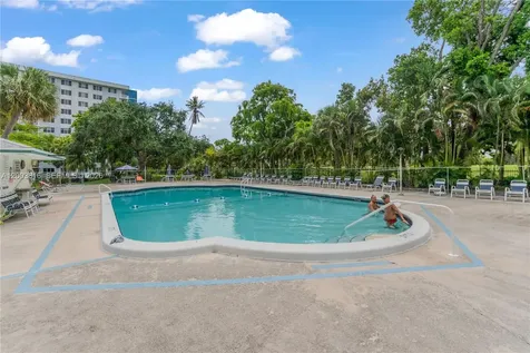 4330 Hillcrest Drive Hollywood FL 33021