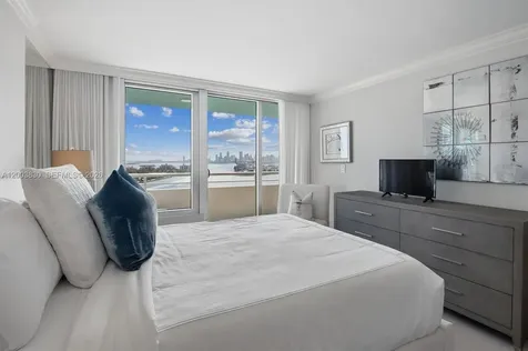 400 S Pointe Drive Miami Beach FL 33139
