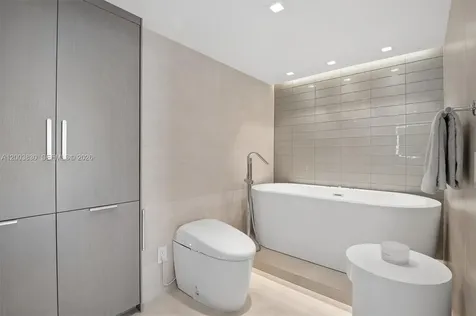 400 S Pointe Drive Miami Beach FL 33139