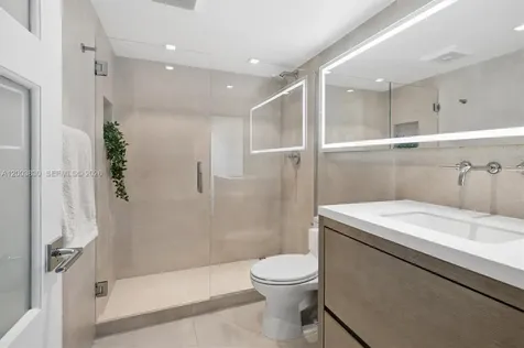 400 S Pointe Drive Miami Beach FL 33139