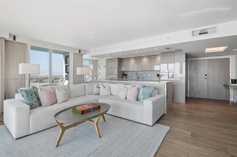 400 S Pointe Drive Miami Beach FL 33139