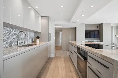 400 S Pointe Drive Miami Beach FL 33139