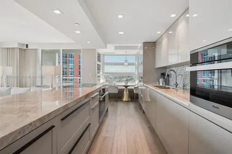 400 S Pointe Drive Miami Beach FL 33139