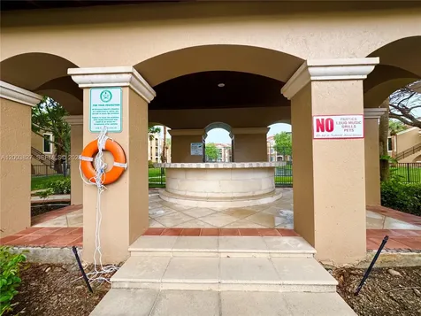 8060 N Nob Hill Road Tamarac FL 33321