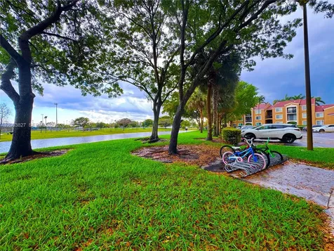 8060 N Nob Hill Road Tamarac FL 33321