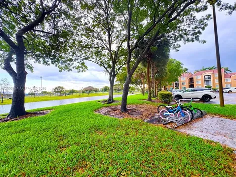 8060 N Nob Hill Road Tamarac FL 33321