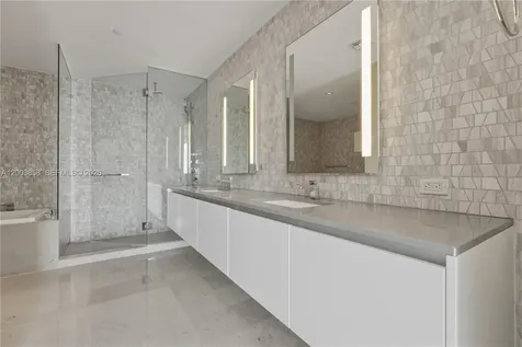 88 SW 7th Street Miami FL 33130