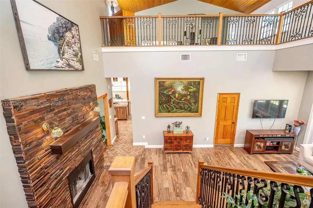 2221 SW 28th Way Fort Lauderdale FL 33312