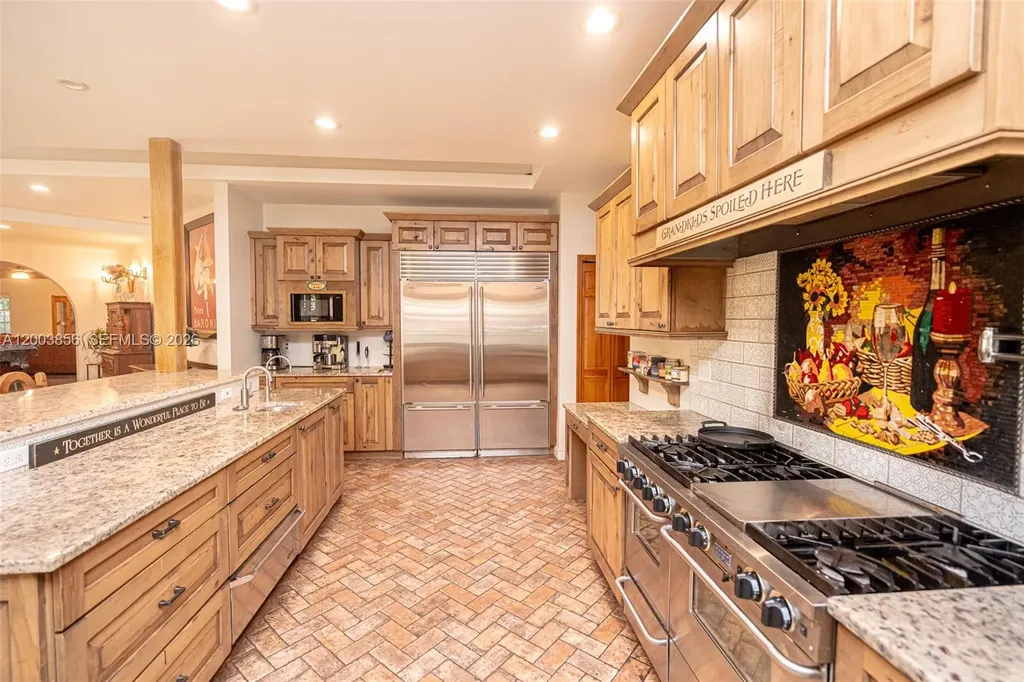 2221 SW 28th Way Fort Lauderdale FL 33312