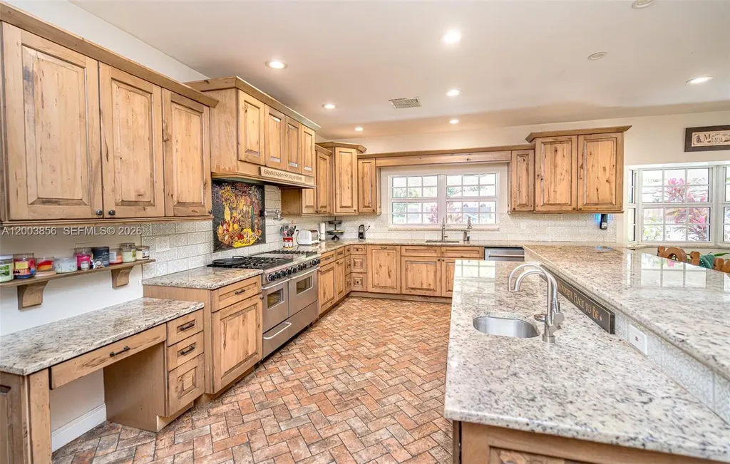 2221 SW 28th Way Fort Lauderdale FL 33312