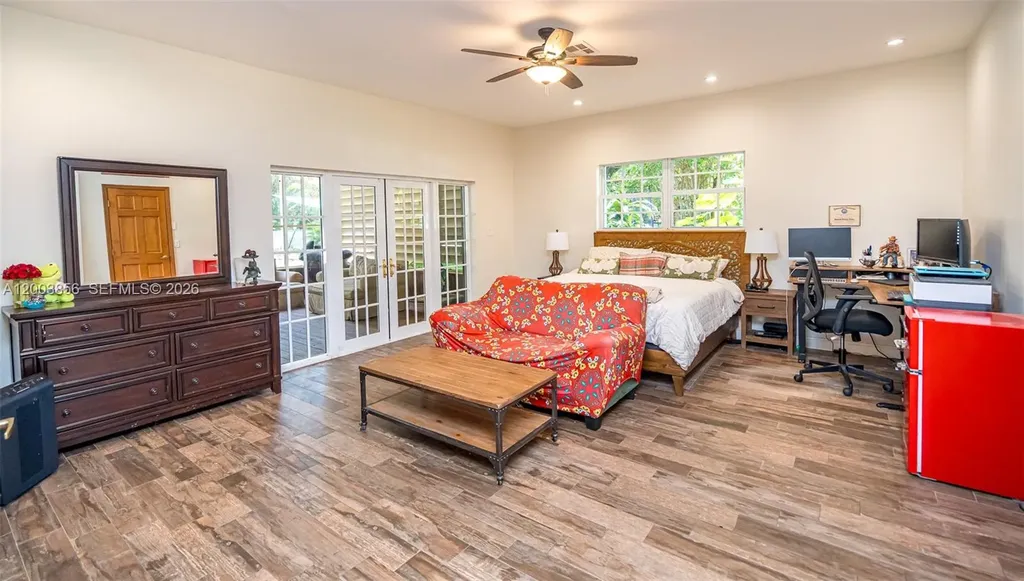 2221 SW 28th Way Fort Lauderdale FL 33312