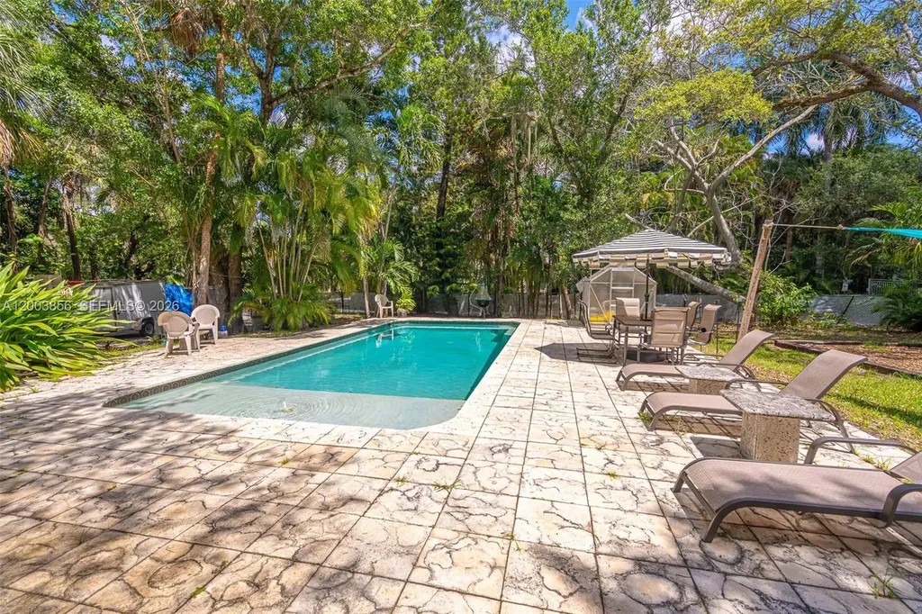 2221 SW 28th Way Fort Lauderdale FL 33312