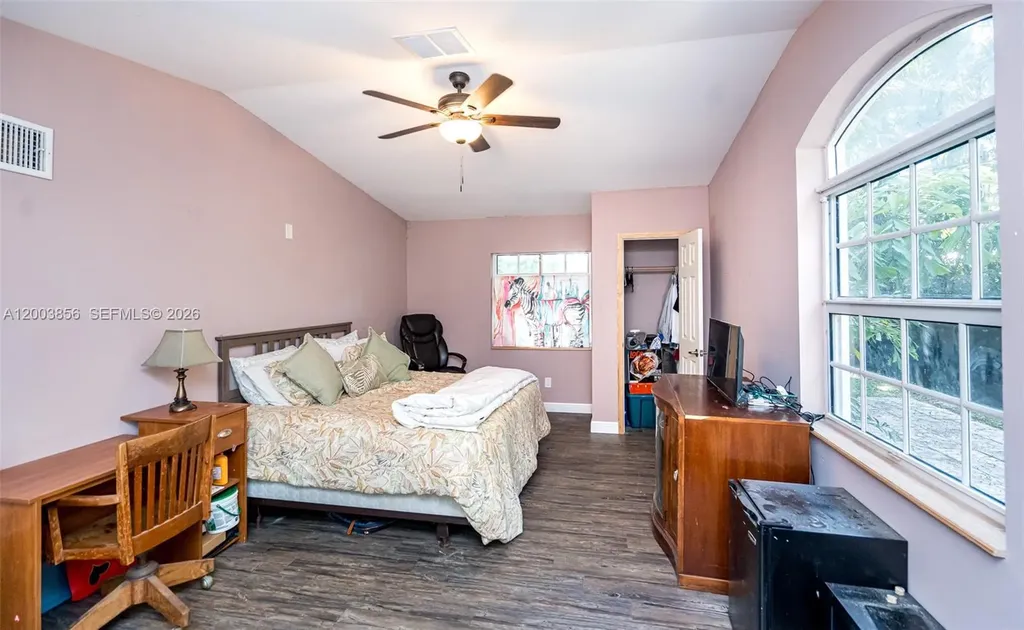 2221 SW 28th Way Fort Lauderdale FL 33312