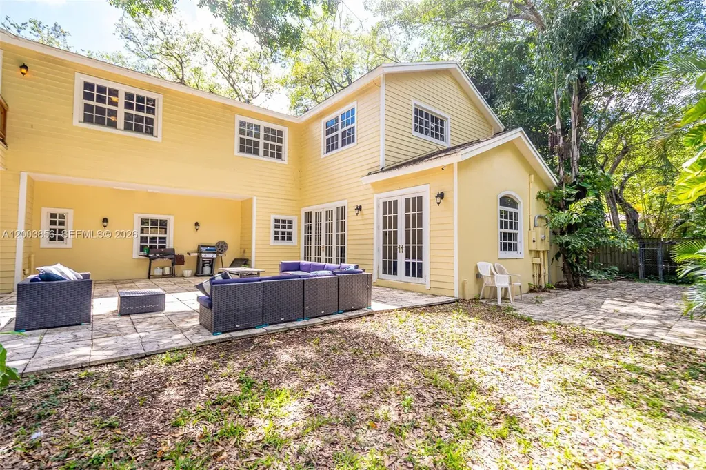 2221 SW 28th Way Fort Lauderdale FL 33312