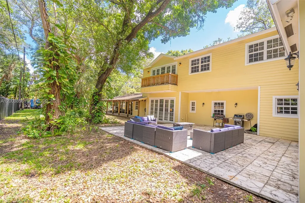 2221 SW 28th Way Fort Lauderdale FL 33312