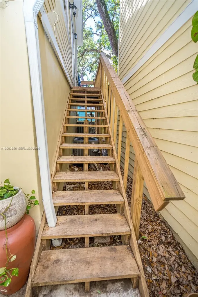 2221 SW 28th Way Fort Lauderdale FL 33312