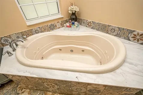 2221 SW 28th Way Fort Lauderdale FL 33312