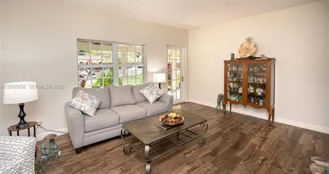 2221 SW 28th Way Fort Lauderdale FL 33312
