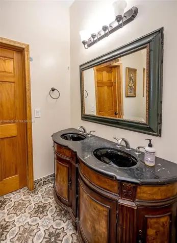 2221 SW 28th Way Fort Lauderdale FL 33312