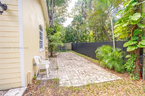 2221 SW 28th Way Fort Lauderdale FL 33312
