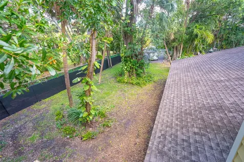 2221 SW 28th Way Fort Lauderdale FL 33312