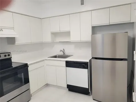 5700 Collins Avenue Miami Beach FL 33140