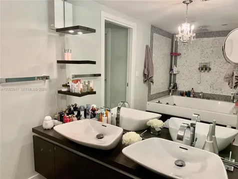 200 Biscayne Boulevard Way Miami FL 33131