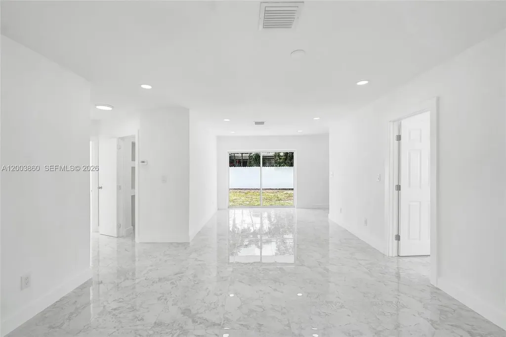 6442 Oak Street Hollywood FL 33024