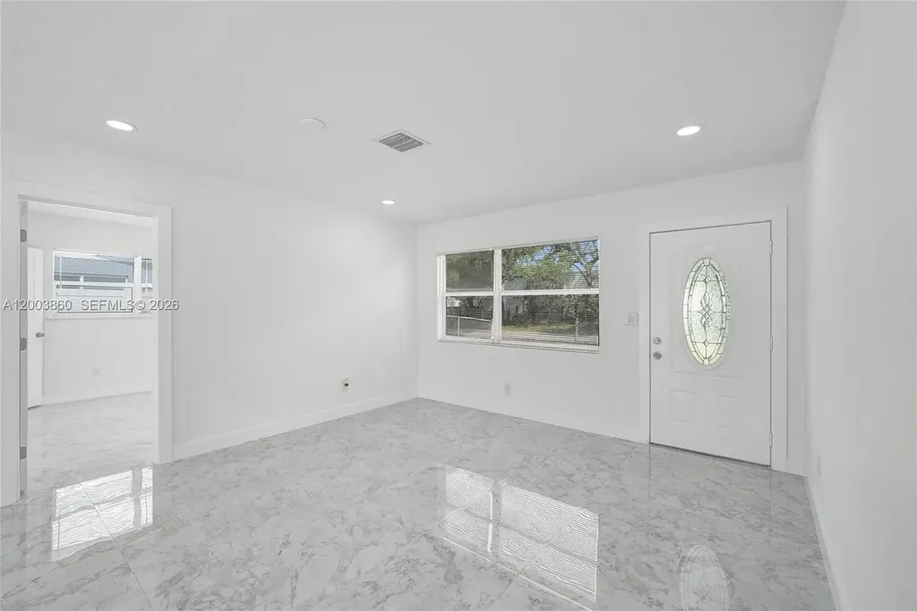6442 Oak Street Hollywood FL 33024