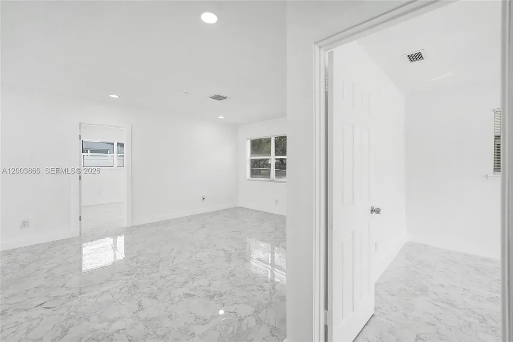 6442 Oak Street Hollywood FL 33024