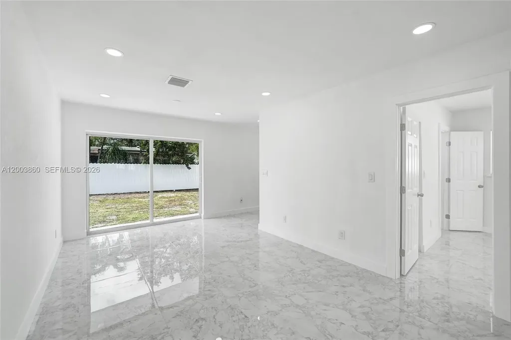 6442 Oak Street Hollywood FL 33024