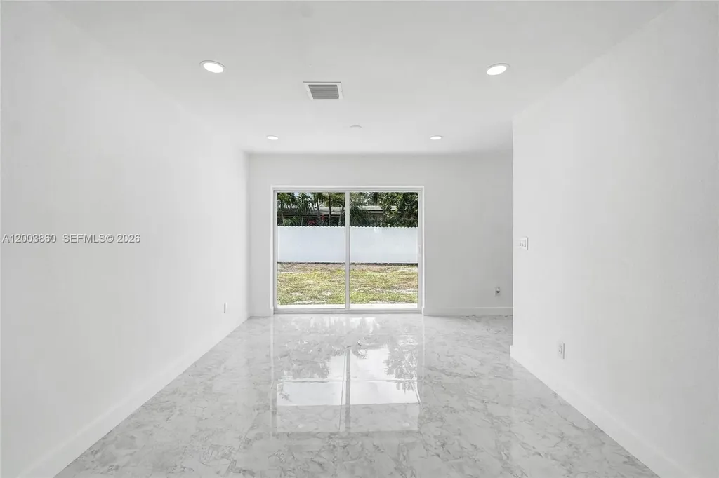 6442 Oak Street Hollywood FL 33024