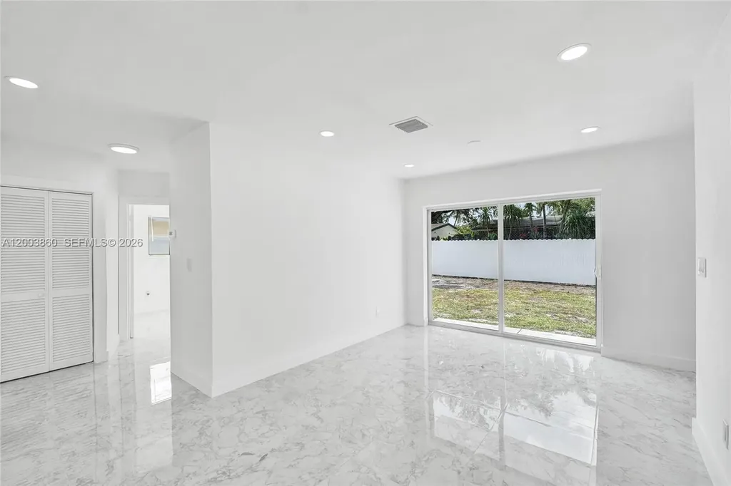 6442 Oak Street Hollywood FL 33024
