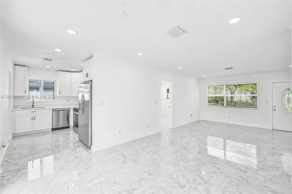 6442 Oak Street Hollywood FL 33024