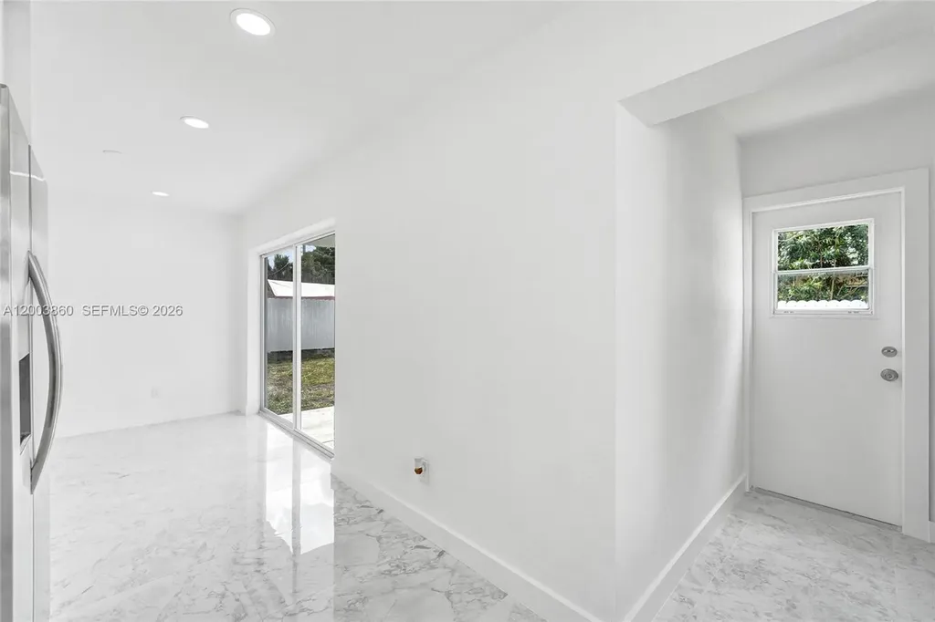 6442 Oak Street Hollywood FL 33024