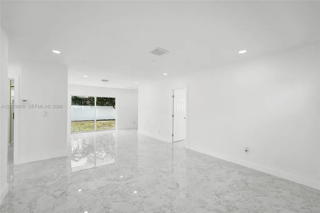 6442 Oak Street Hollywood FL 33024
