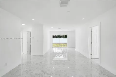 6442 Oak Street Hollywood FL 33024