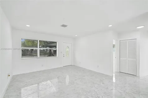 6442 Oak Street Hollywood FL 33024