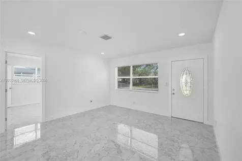 6442 Oak Street Hollywood FL 33024