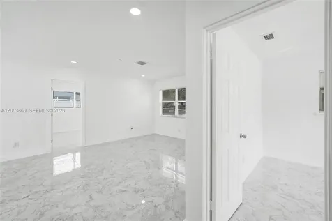 6442 Oak Street Hollywood FL 33024