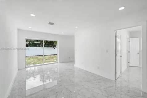 6442 Oak Street Hollywood FL 33024