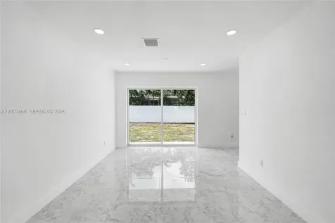 6442 Oak Street Hollywood FL 33024