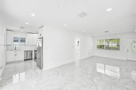 6442 Oak Street Hollywood FL 33024