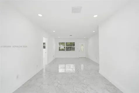 6442 Oak Street Hollywood FL 33024
