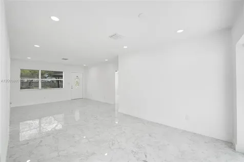 6442 Oak Street Hollywood FL 33024